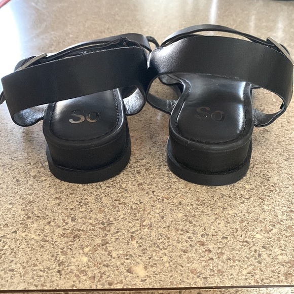 NWOT SO Brand Black Strapped Sandals - Picture 4 of 4